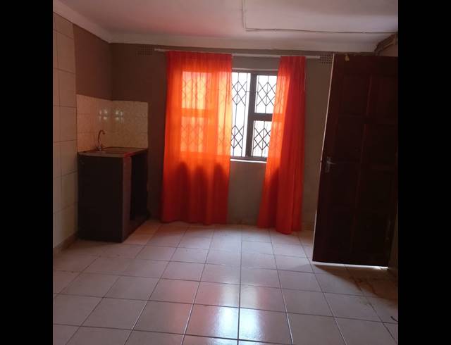 BEDROOM ROOM TO LET IN NEW DAWN PARK